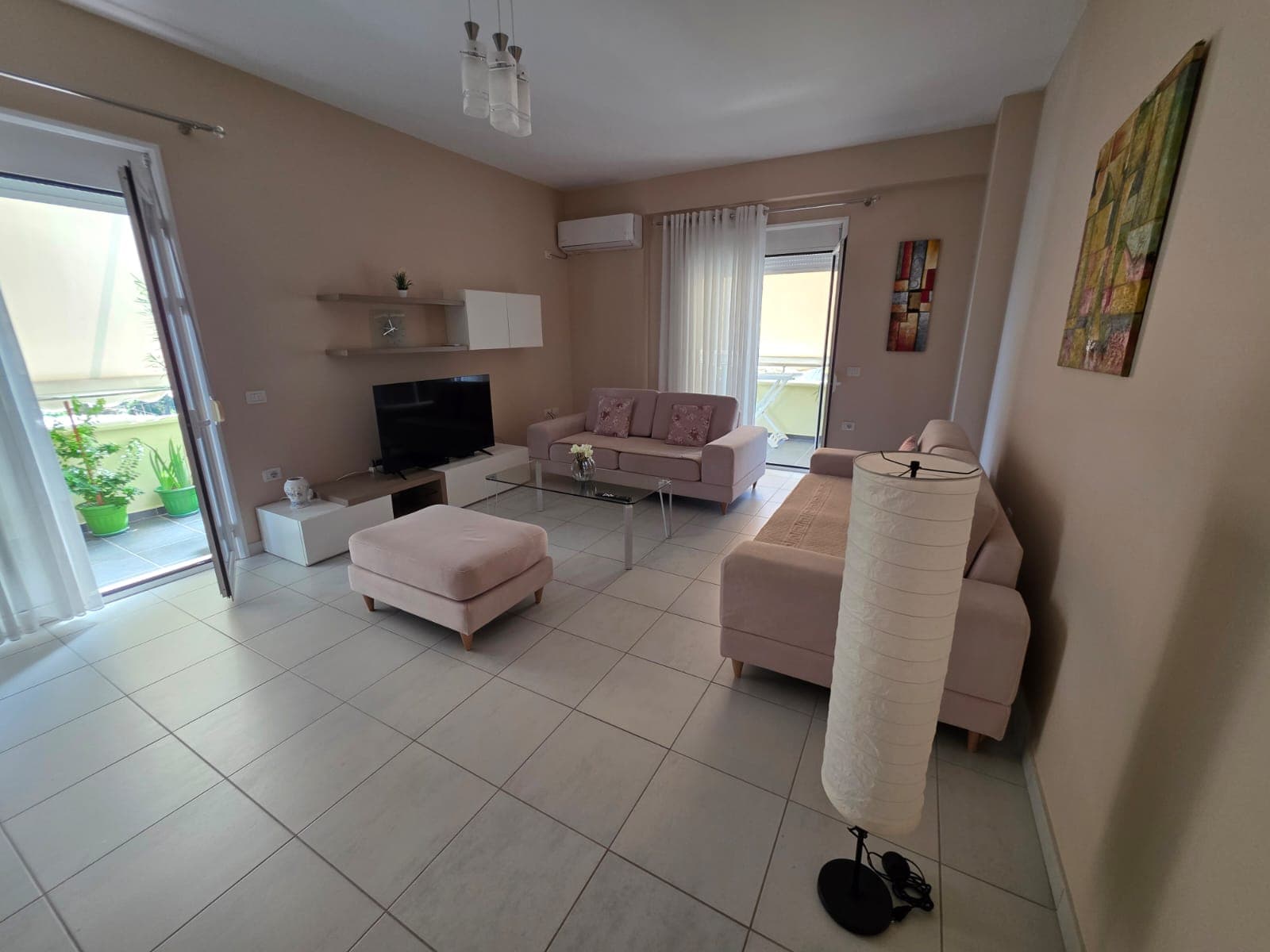 APARTAMENT 2+1 ME QERA NE LUNGOMARE VLORE 4
