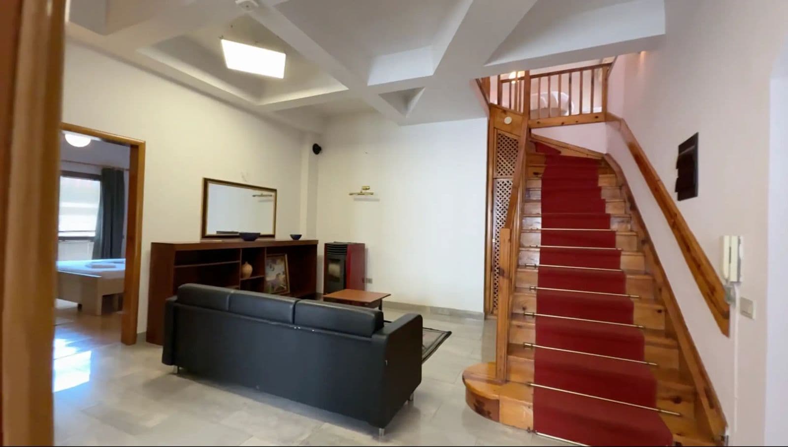JEPET ME QERA KATI 3 I NJE SHTEPIE PRIVATE – PRANE ARENES NDERKOMBETARE, TIRANE 3