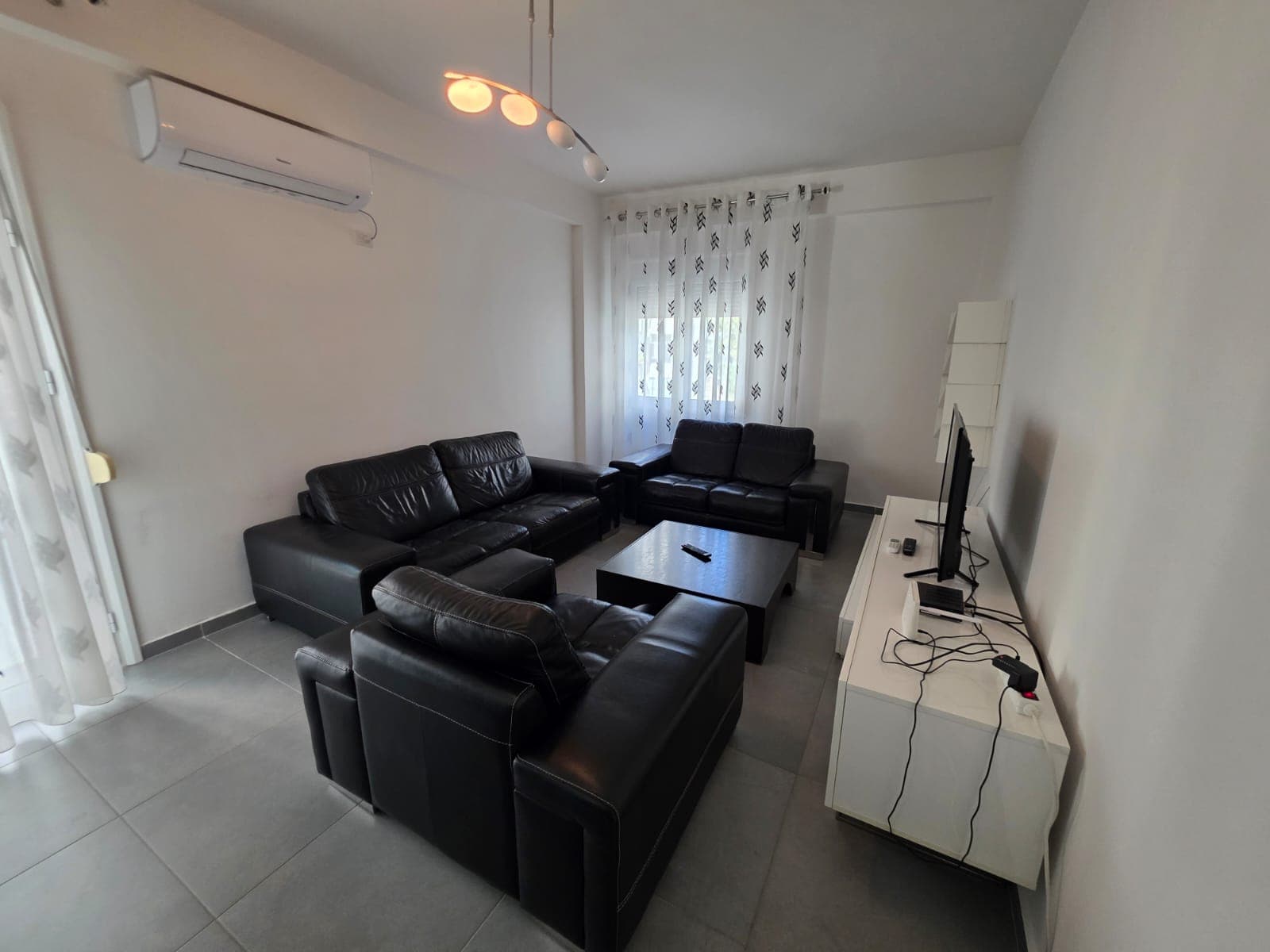 APARTAMENT 2+1 ME QERA NE LUNGOMARE VLORE 2