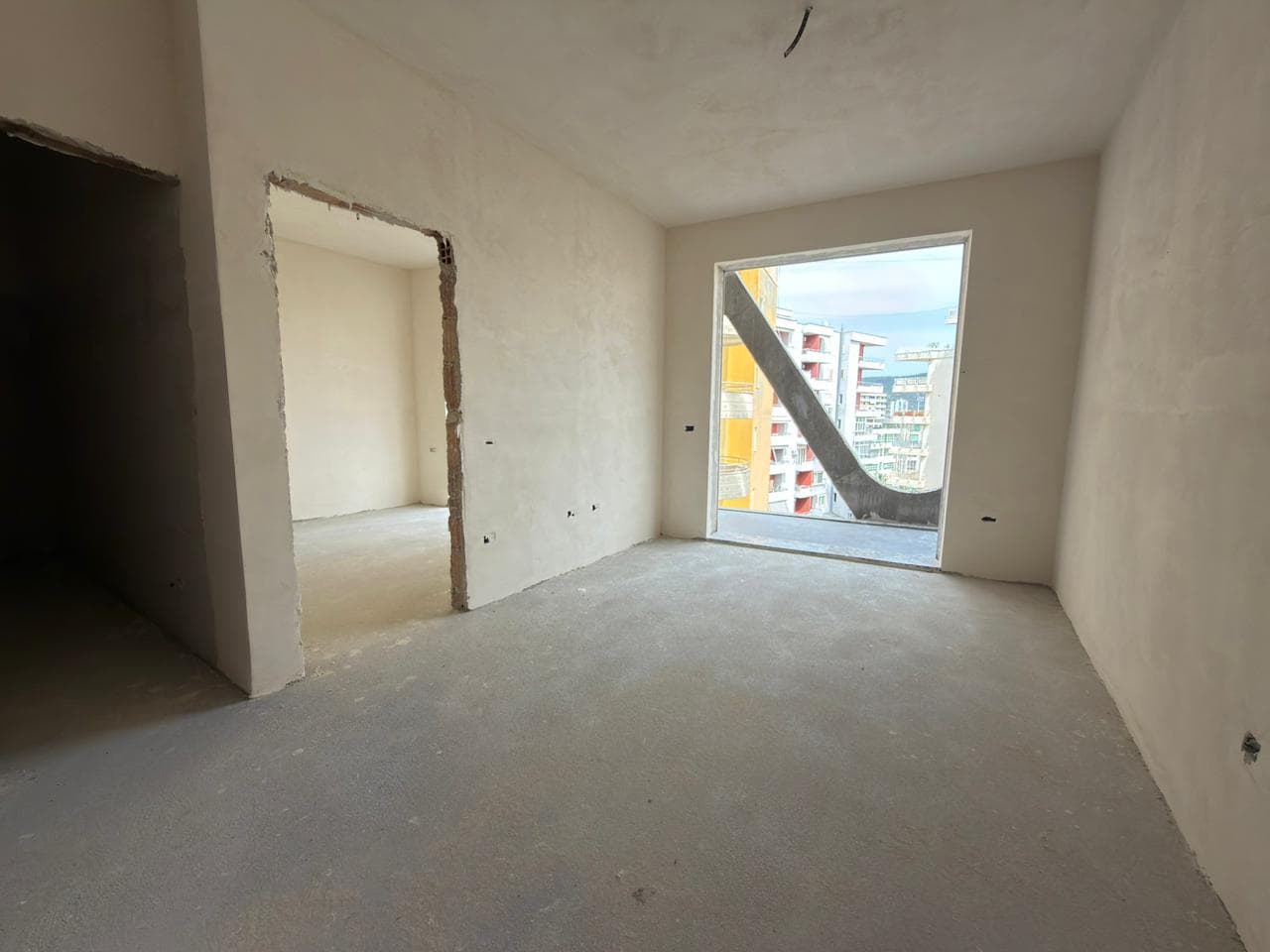 SHITET APARTAMENT 1+1 NGJITUR ME VLORA-MARINA 2