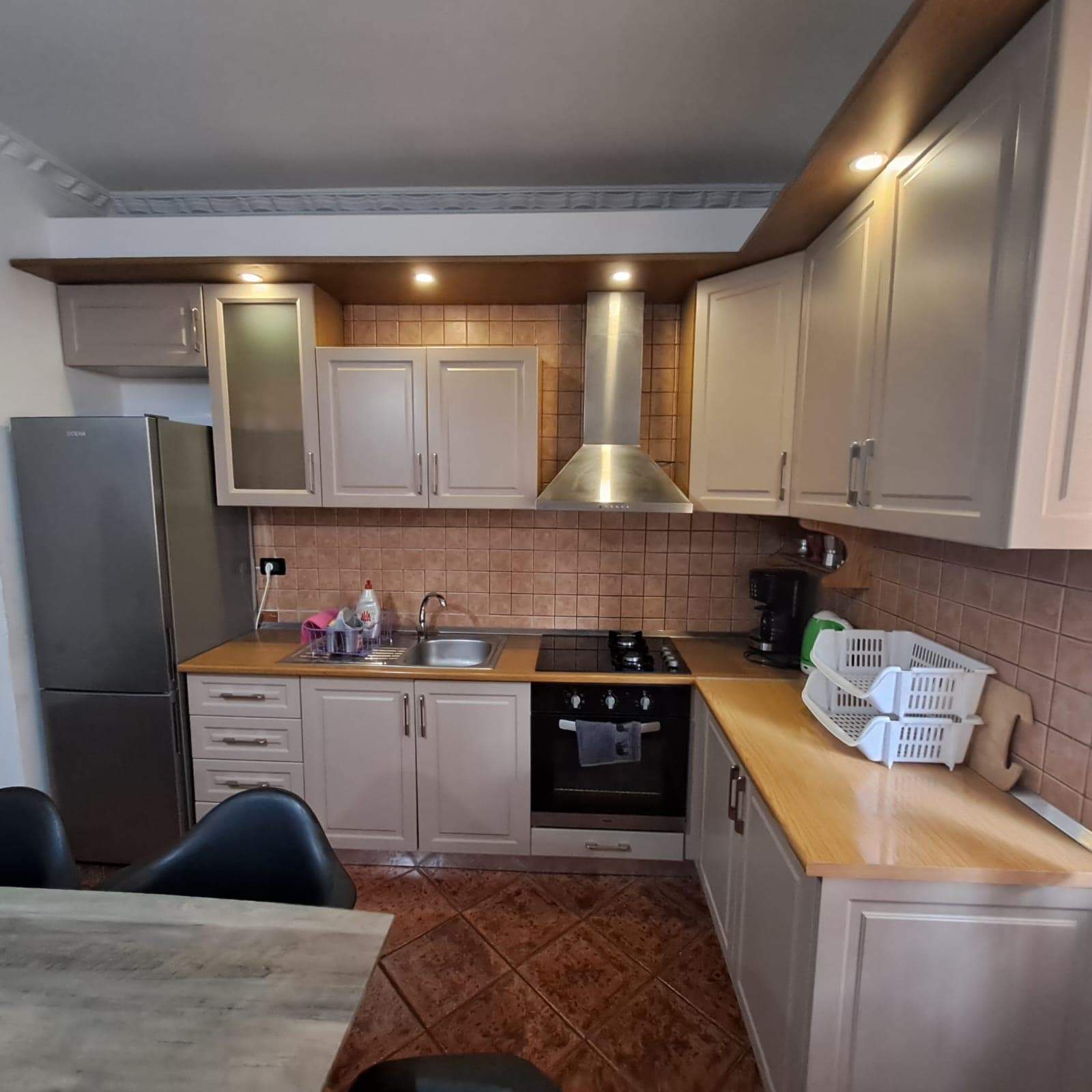APARTAMENT 2+1 ME QERA AFATGJATE PRANE PORTIT, VLORE 4