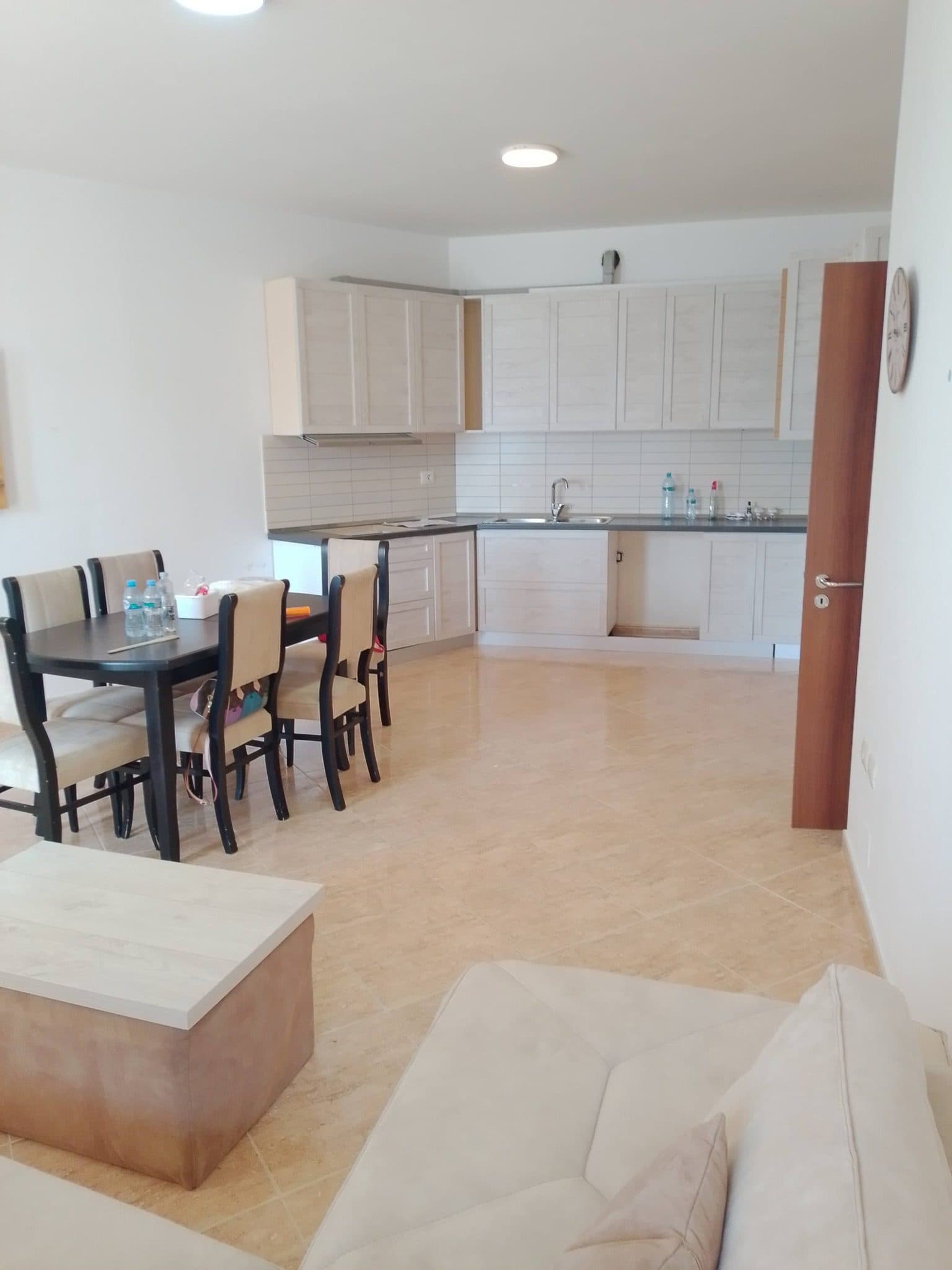 SHITET APARTAMENT 2+1+2 ME PAMJE DETI NE LUNGOMARE, VLORE 4