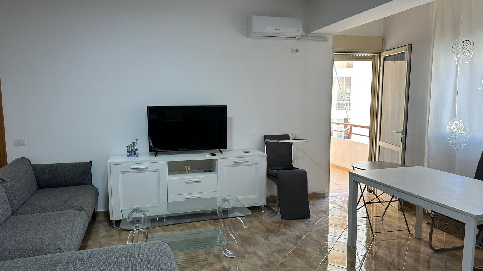SHITEN BASHKE DY APARTAMENTE 1+1 NE VLORE 2