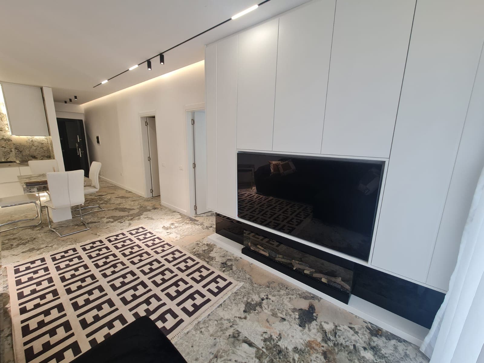 APARTAMENT 1+1 LUKSOZ ME PAMJE NGA LIQENI I THATE – PRANE RADISSON, TIRANE 2