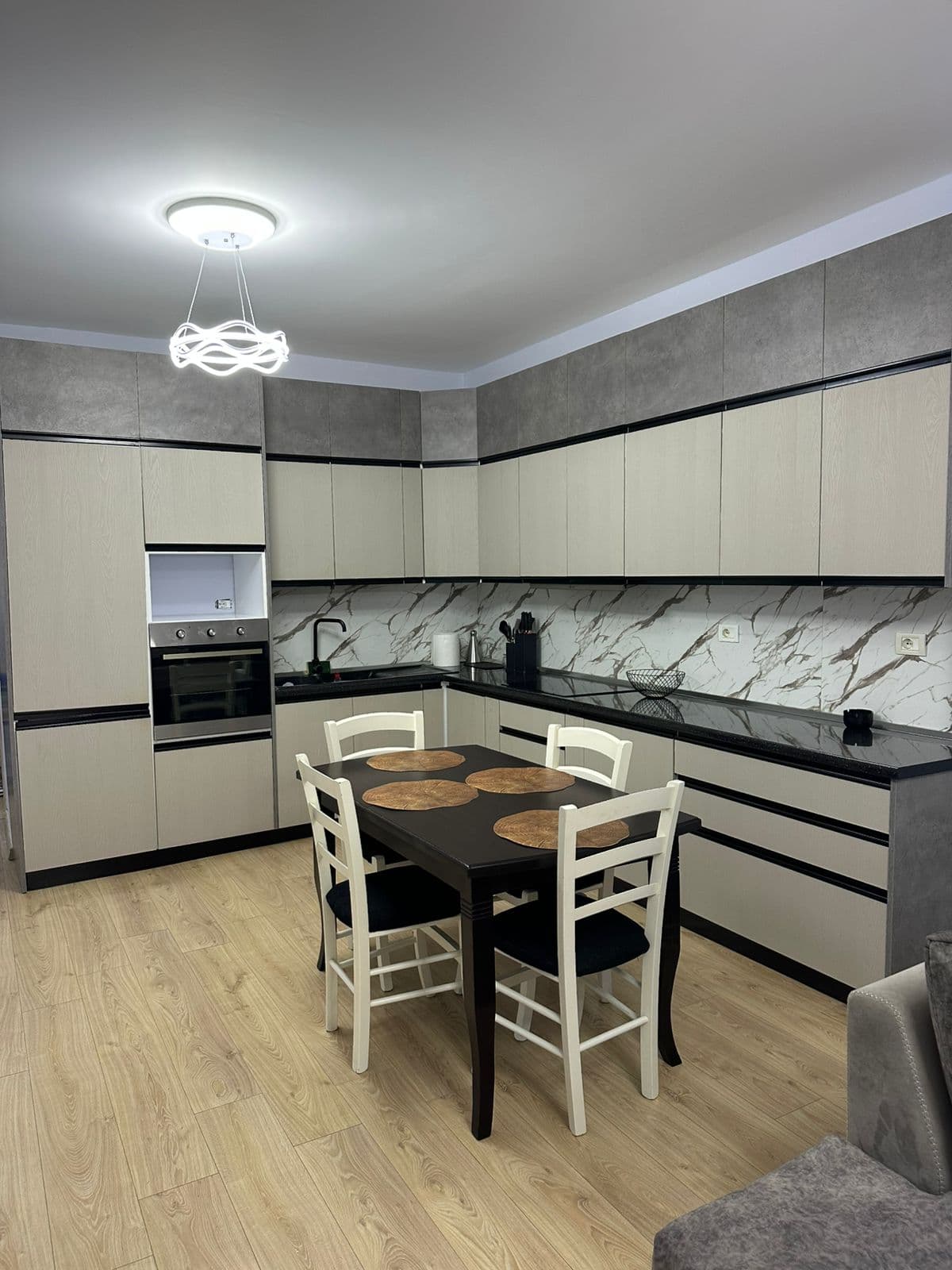 APARTAMENT 2+1+2 ME QERA AFATGJATE NE VLORE-SKELE 3
