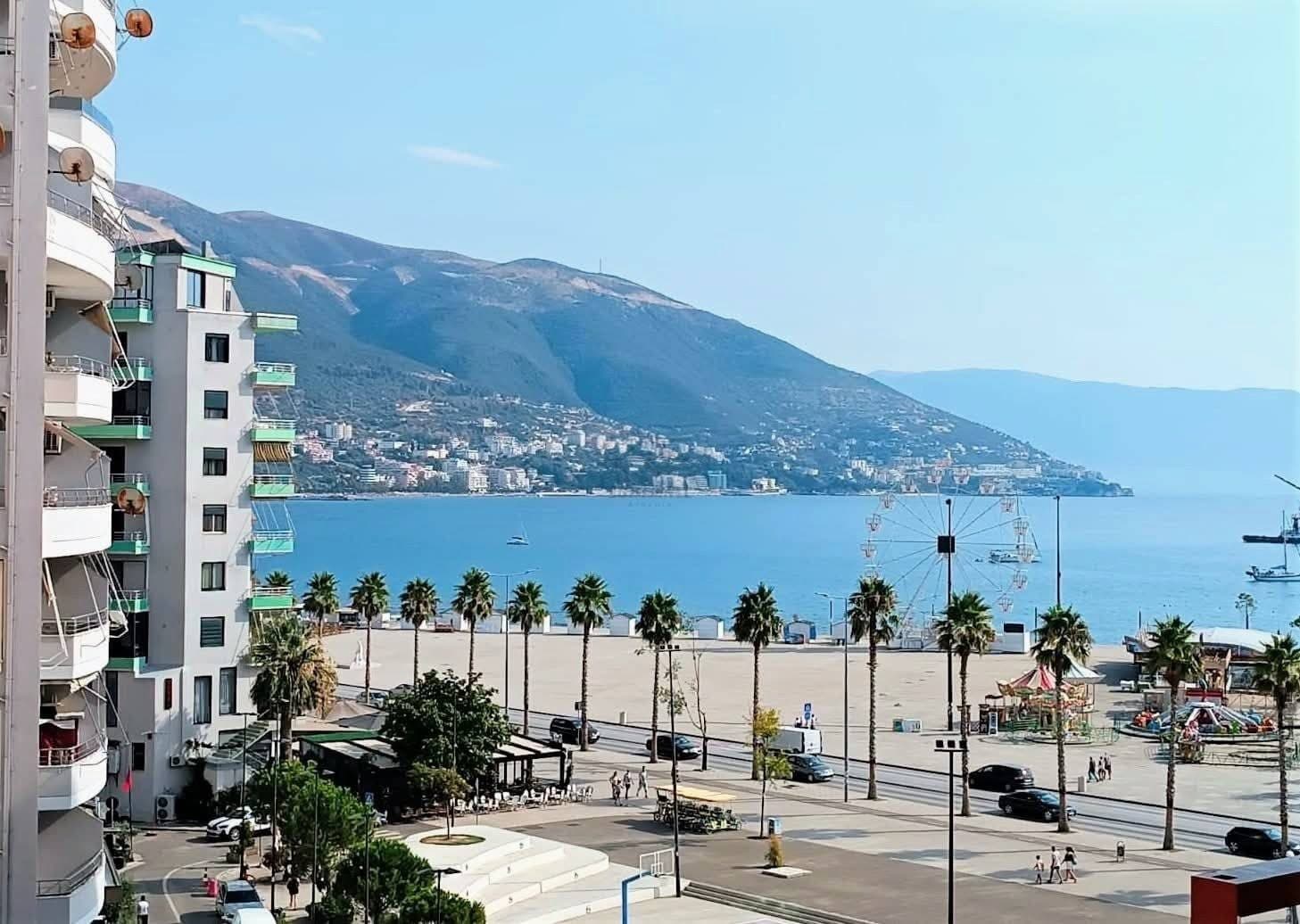 SHITET APARTAMENT 2+1+2 ME PAMJE DETI NE LUNGOMARE, VLORE