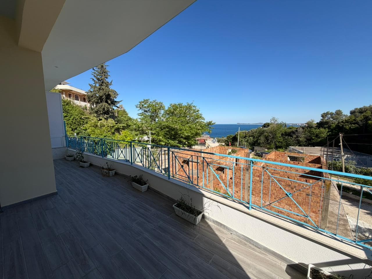 APARTAMENT 2+1 ME QERA – UJI I FTOHTE, VLORE