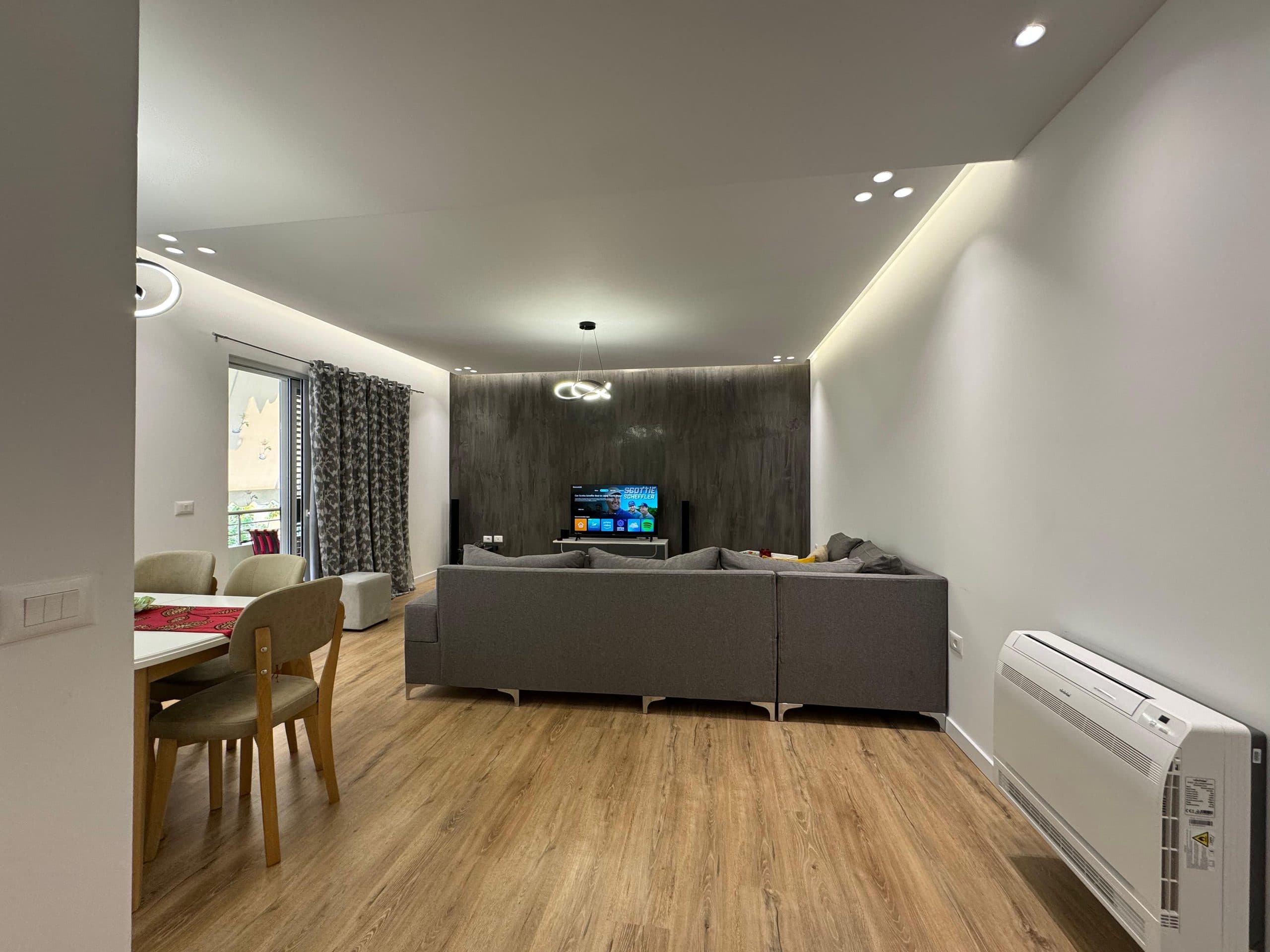 JEPET ME QERA AFATGJATE APARTAMENT 3+1+2 TEK VILAT AMERIKANE, TIRANE 2