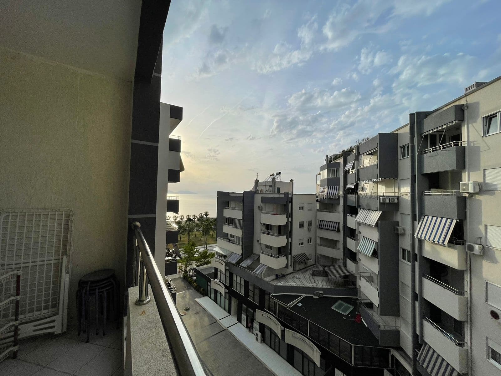JEPET ME QERA AFATGJATE APARTAMENT 1+1 NE LUNGOMARE, VLORE