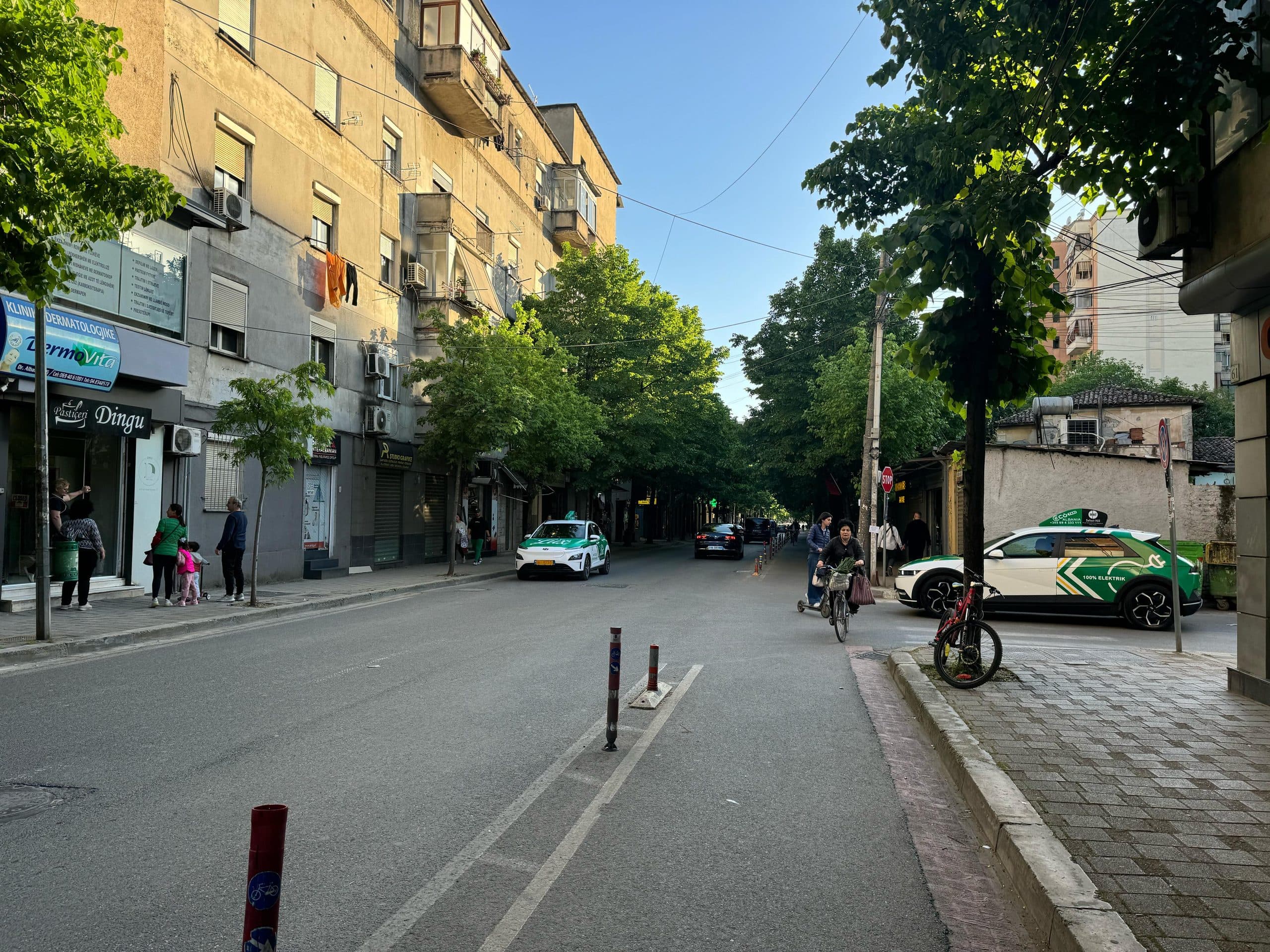 SHITET AMBIJENT BIZNESI NË RR. “HOXHA TAHSIM”, TIRANE
MUNDËSI IDEALE INVESTIMI NË ZEMËR TË TIRANËS 2