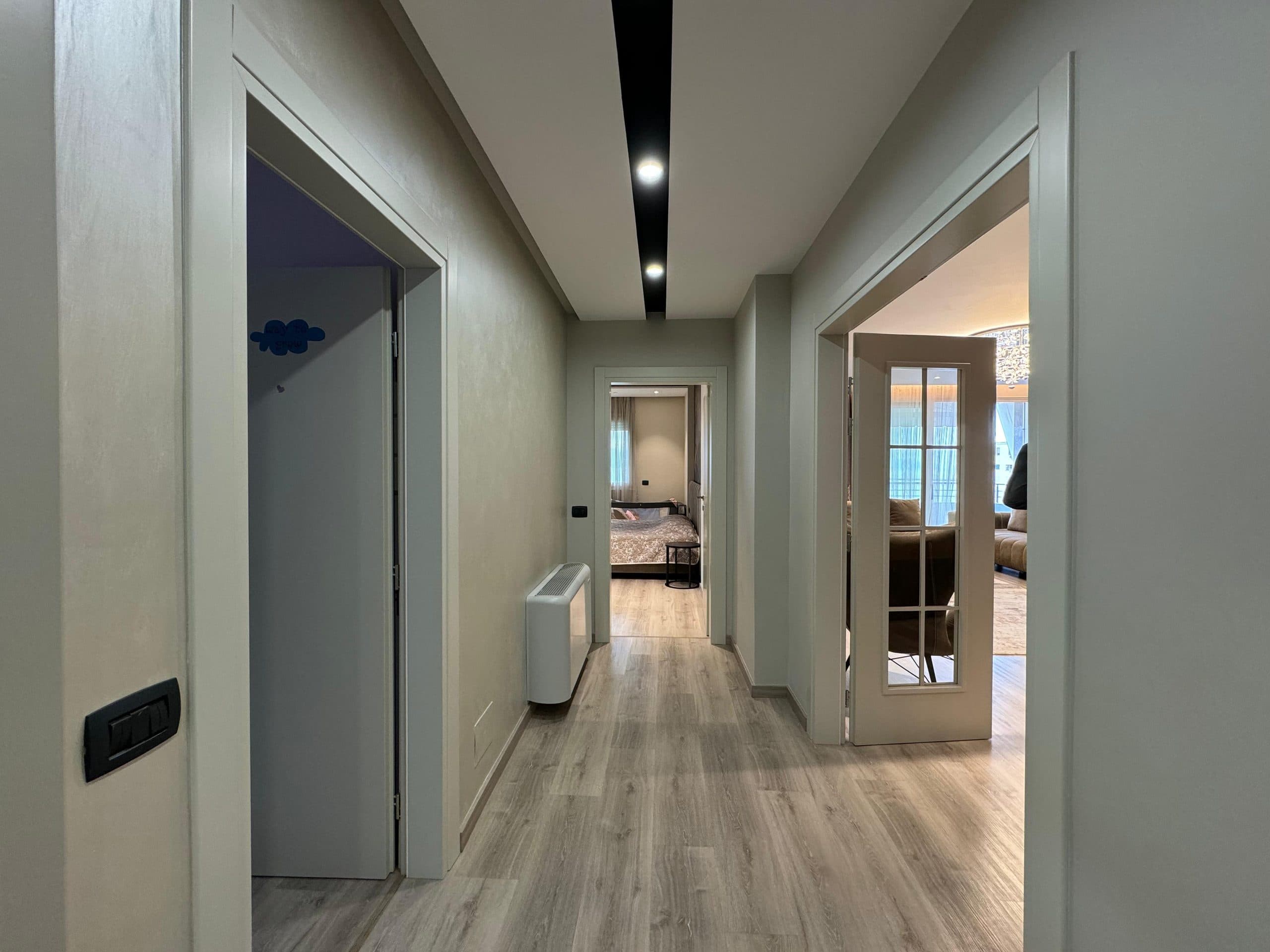 SHITET APARTAMENT 3+1+2 ME PAMJE DETI NE LUNGOMARE, VLORE 2