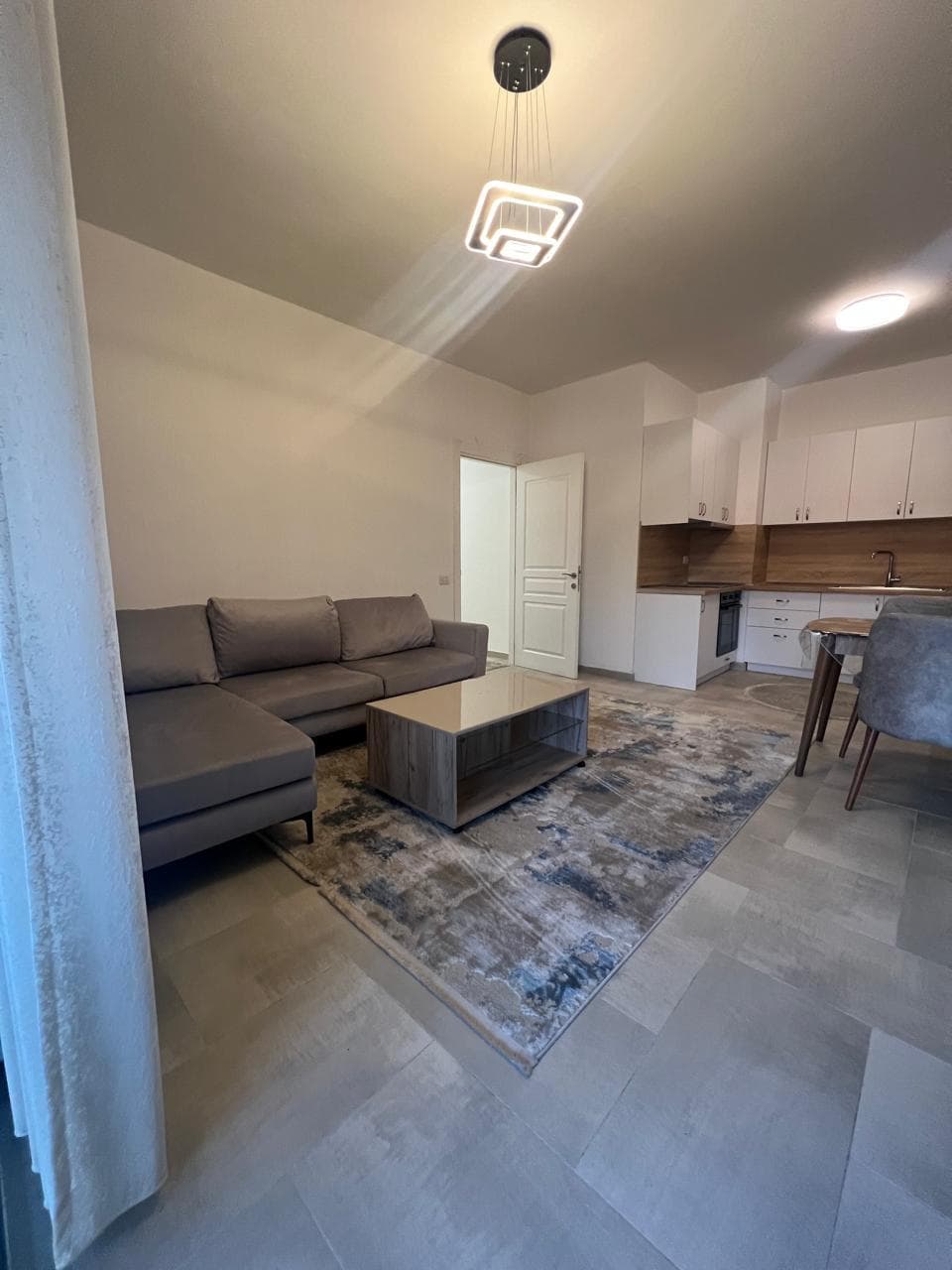 JEPET ME QERA AFATGJATE APARTAMENT 2+1 NE TIRANE 3