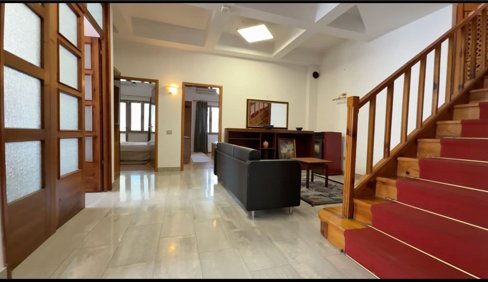 JEPET ME QERA KATI 3 I NJE SHTEPIE PRIVATE – PRANE ARENES NDERKOMBETARE, TIRANE