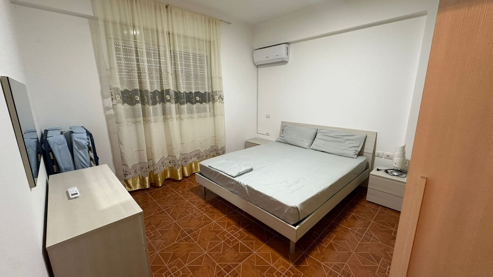 SHITEN BASHKE DY APARTAMENTE 1+1 NE VLORE 4