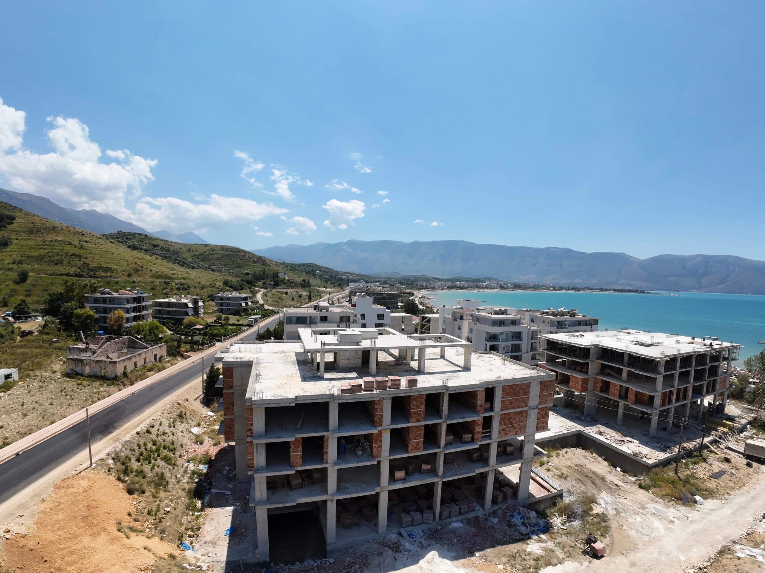 APARTAMENT 1+1 ME PAMJE ANËSORE DETI NË “TWIN RESORT”, RADHIMË