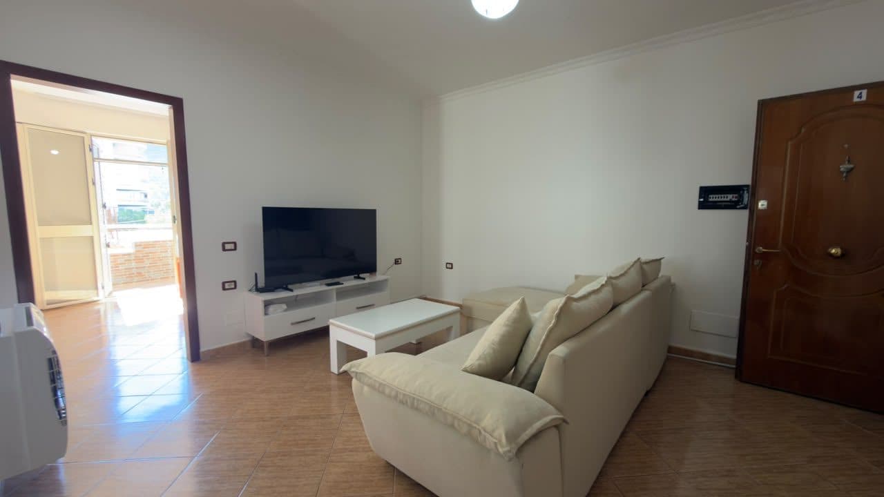 APARTAMENT 2+1 ME QERA NE LUNGOMARE, VLORE