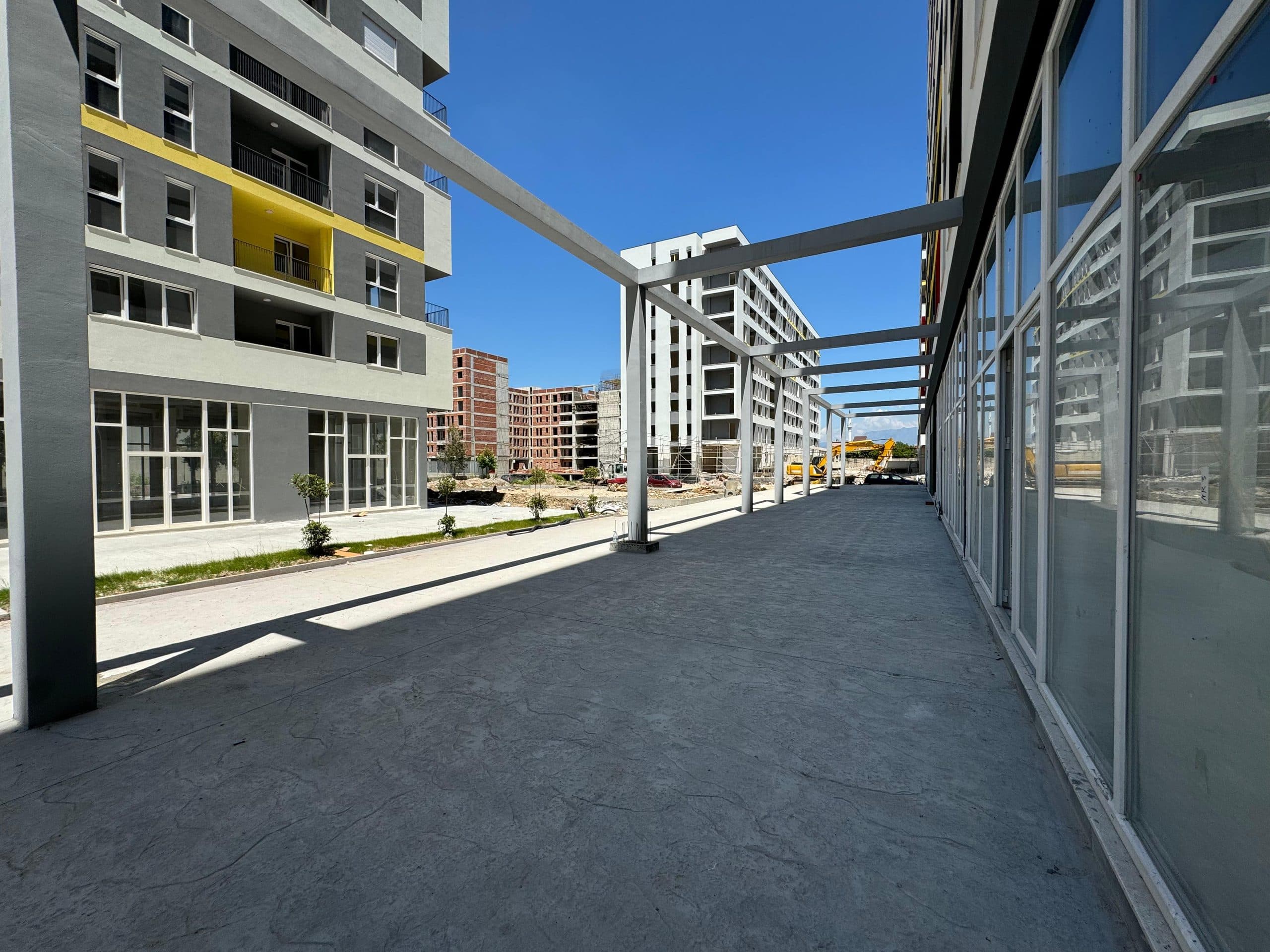 AMBJENT BIZNESI NE KOMPLEKSIN “UNIVERS CITY”, TIRANE 2
