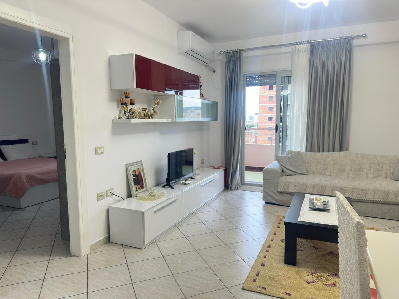 APARTAMENT 1+1 ME QERA NË VLORË - NE TRANSBALLKANIKE 2