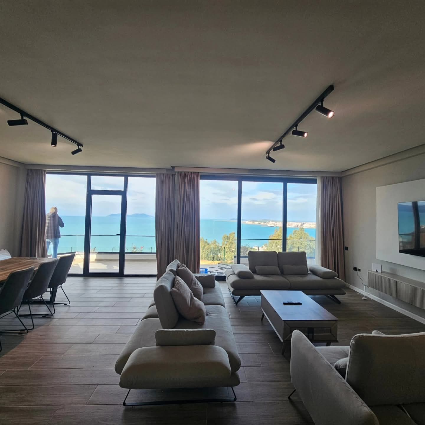 APARTAMENT LUKSOZ ME PAMJE MAHNITËSE DETI - UJI I FTOHTË, VLORË