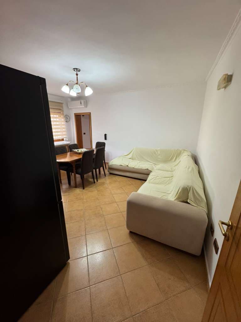 APARTAMENT 2+1+2 PËR SHITJE PRANË TREGUT TË ORIZIT, VLORË 2