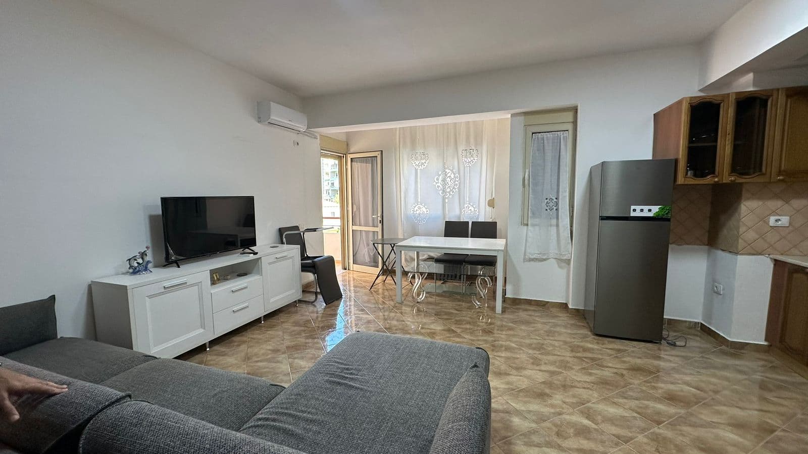 SHITEN BASHKE DY APARTAMENTE 1+1 NE VLORE