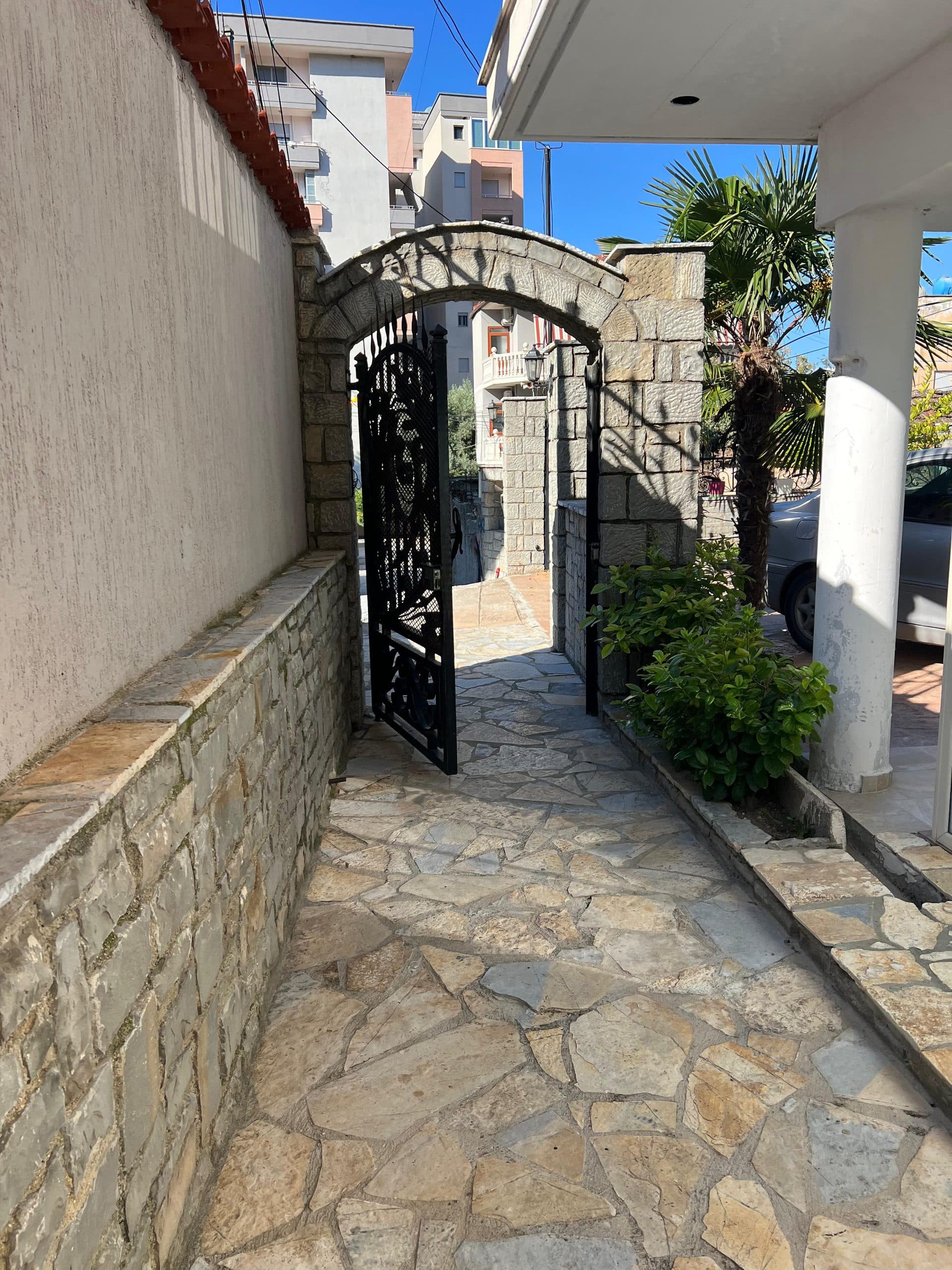 APARTAMENT 3+1+2 PRANE GJYKATES, VLORE 2