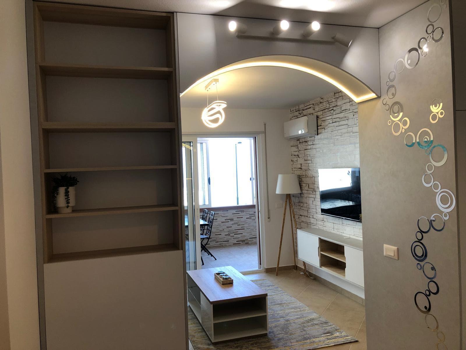 SHITET APARTAMENT 1+1 ME PAMJE DETI - UJI I FTOHTË, VLORË 2