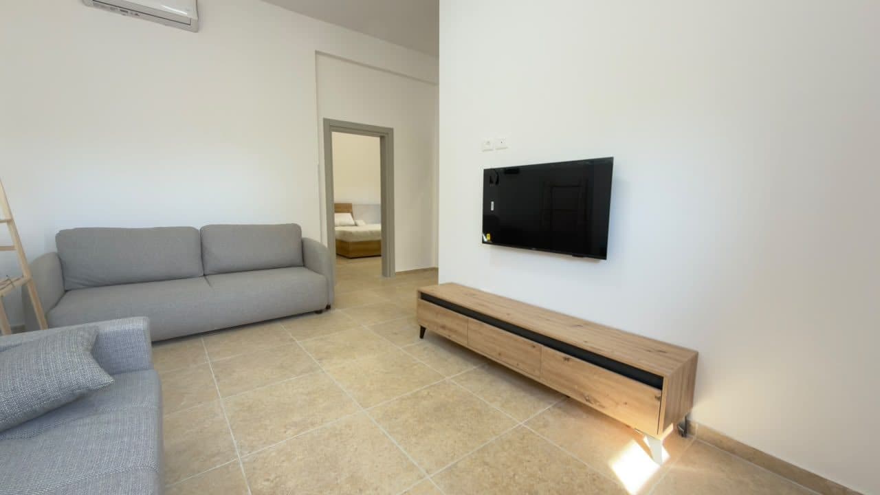 APARTAMENT 1+1 ME QIRA AFATGJATË PRANË FUSHES SË AVIACIONIT NË VLORË 2