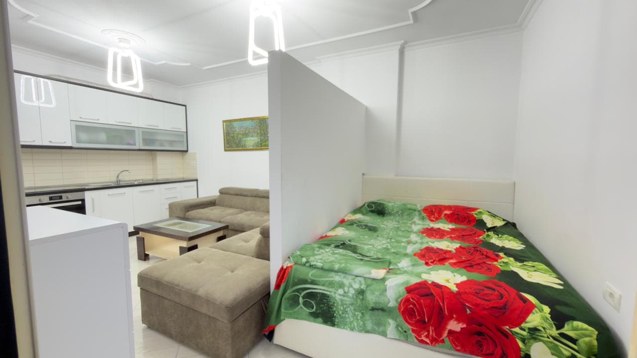 JEPET ME QERA STUDIO NE LUNGOMARE, VLORE 4