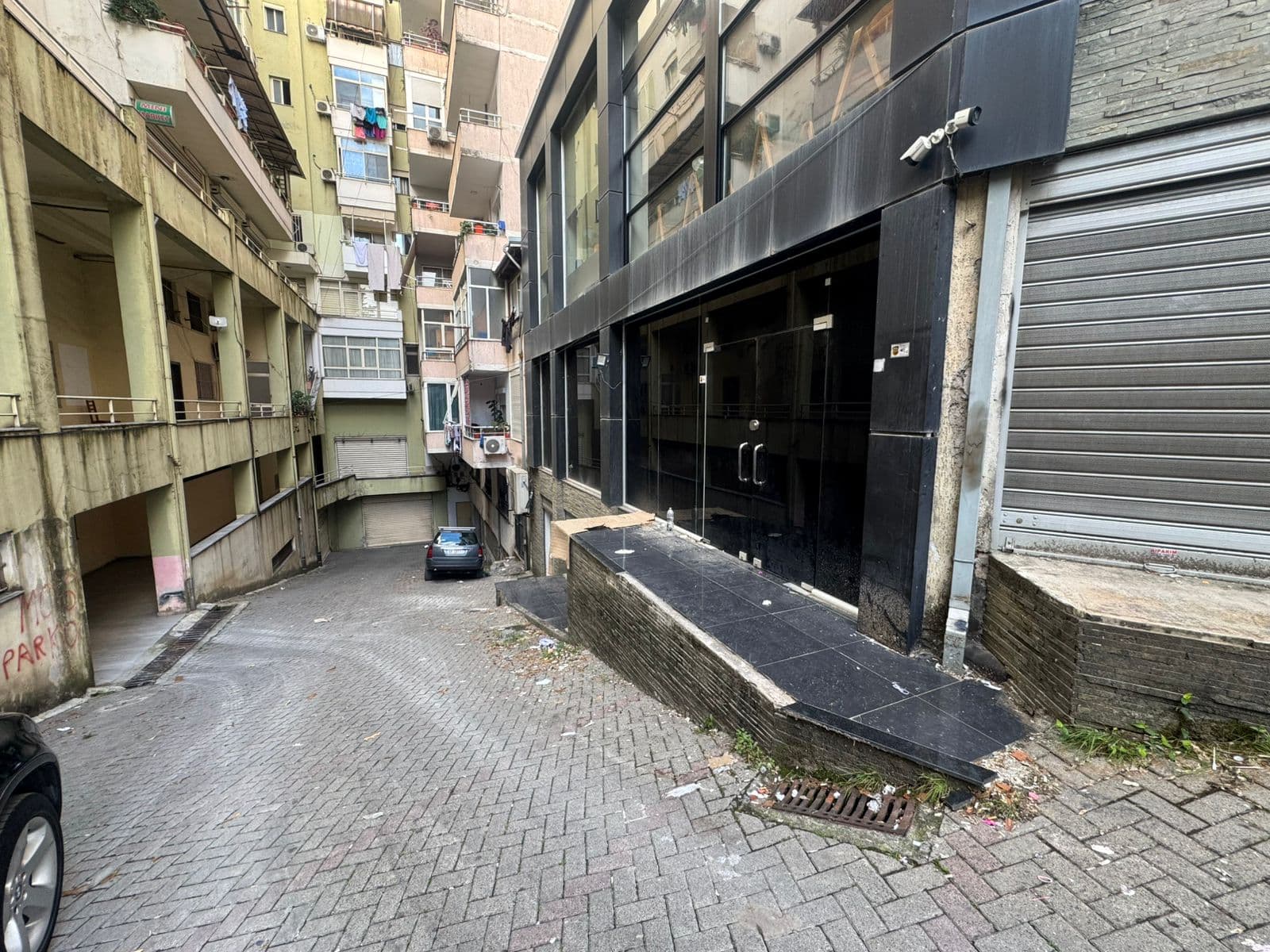 MAGAZINË ME QERA NE FRESK, ME SIPËRFAQE 250M2