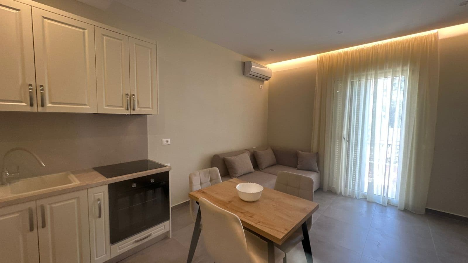 JEPET ME QERA APARTAMENT 1+1 NE KATIN E DYTE TE NJE SHTEPIE PRIVATE NE VLORE