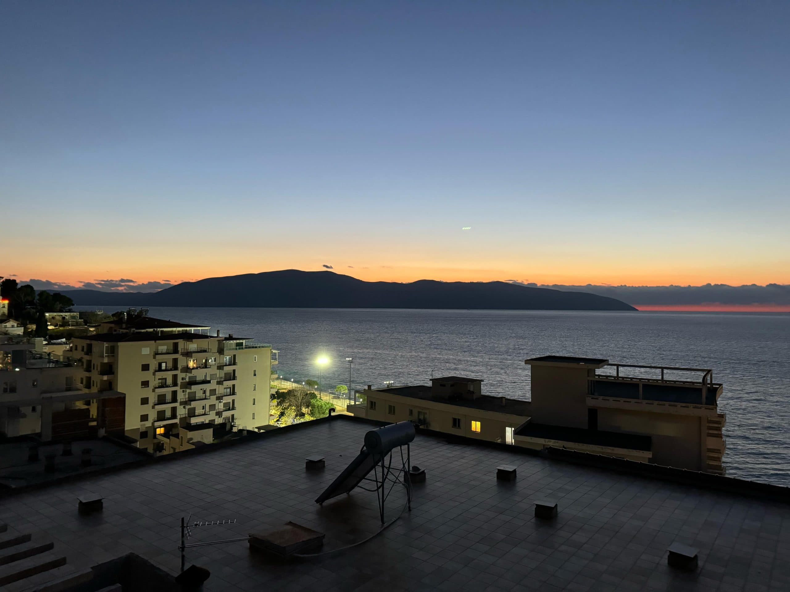 OKAZION!! SHITET APARTAMENT ME PAMJE TE PLOTE DETI NE UJE TE FTOHTE, VLORE 4