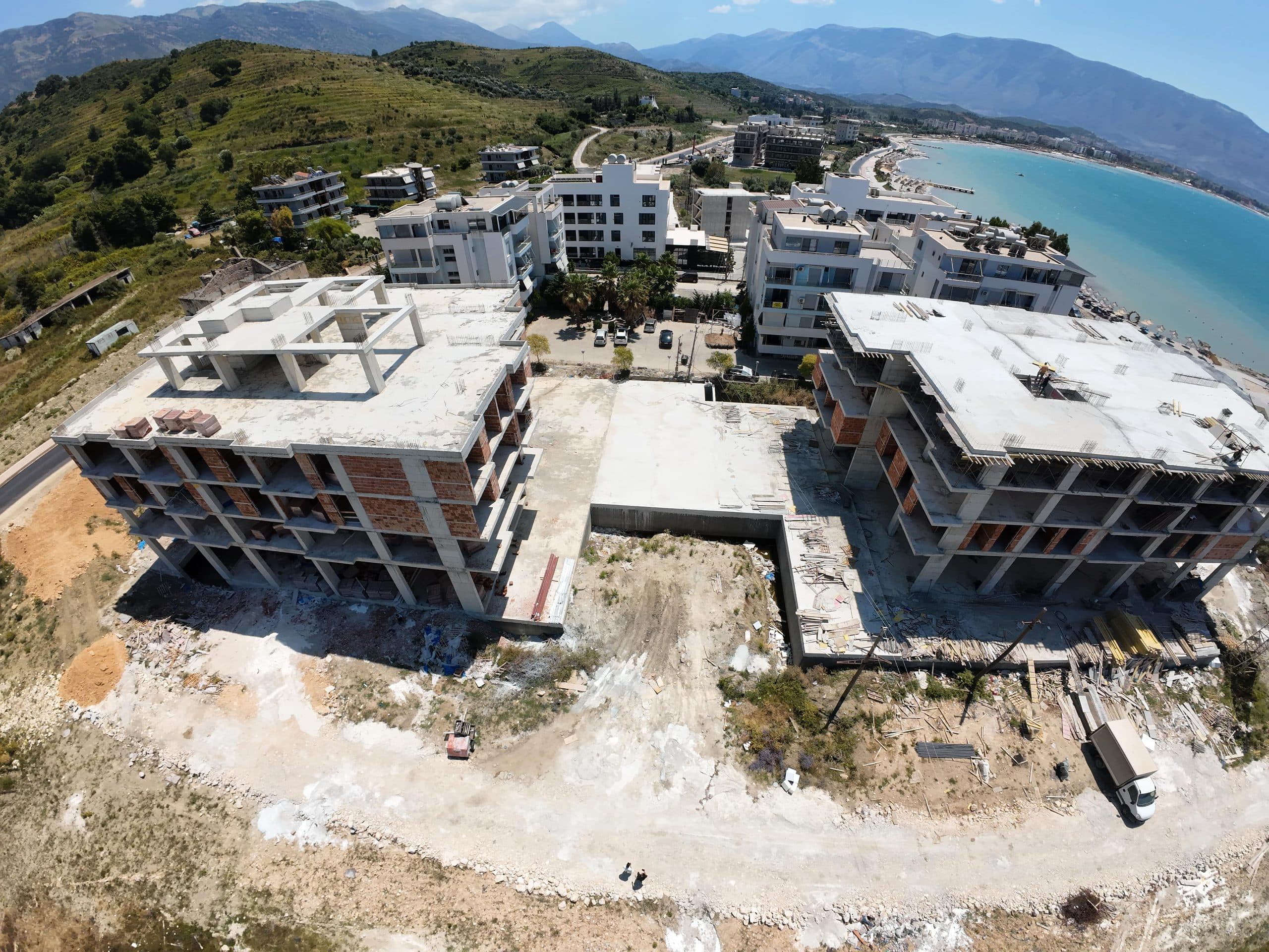 APARTAMENT 1+1 ME PAMJE ANËSORE DETI NË “TWIN RESORT”, RADHIMË 4