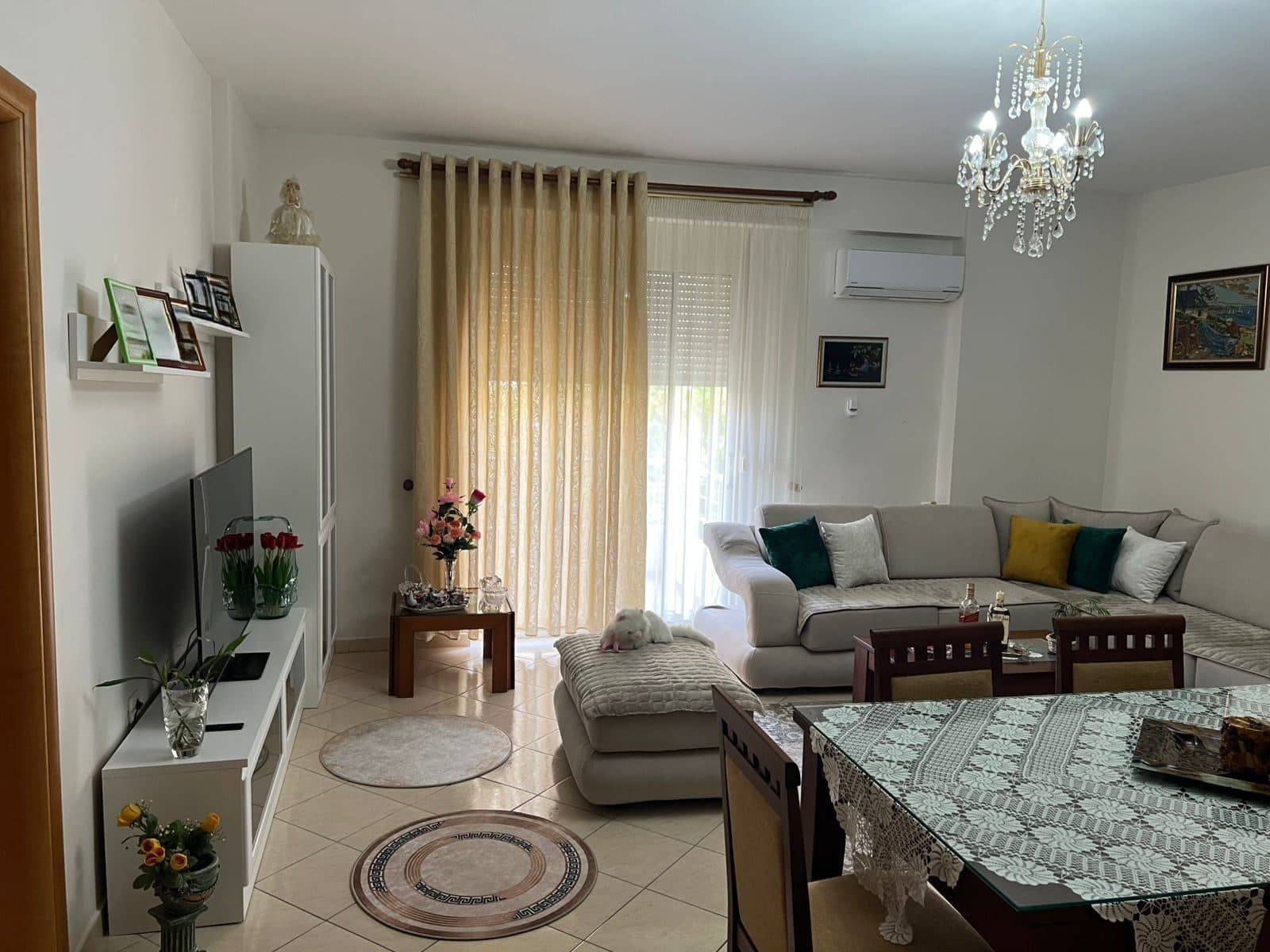 APARTAMENT 2+1 ME VERANDE PRANE PORTIT, VLORE 2