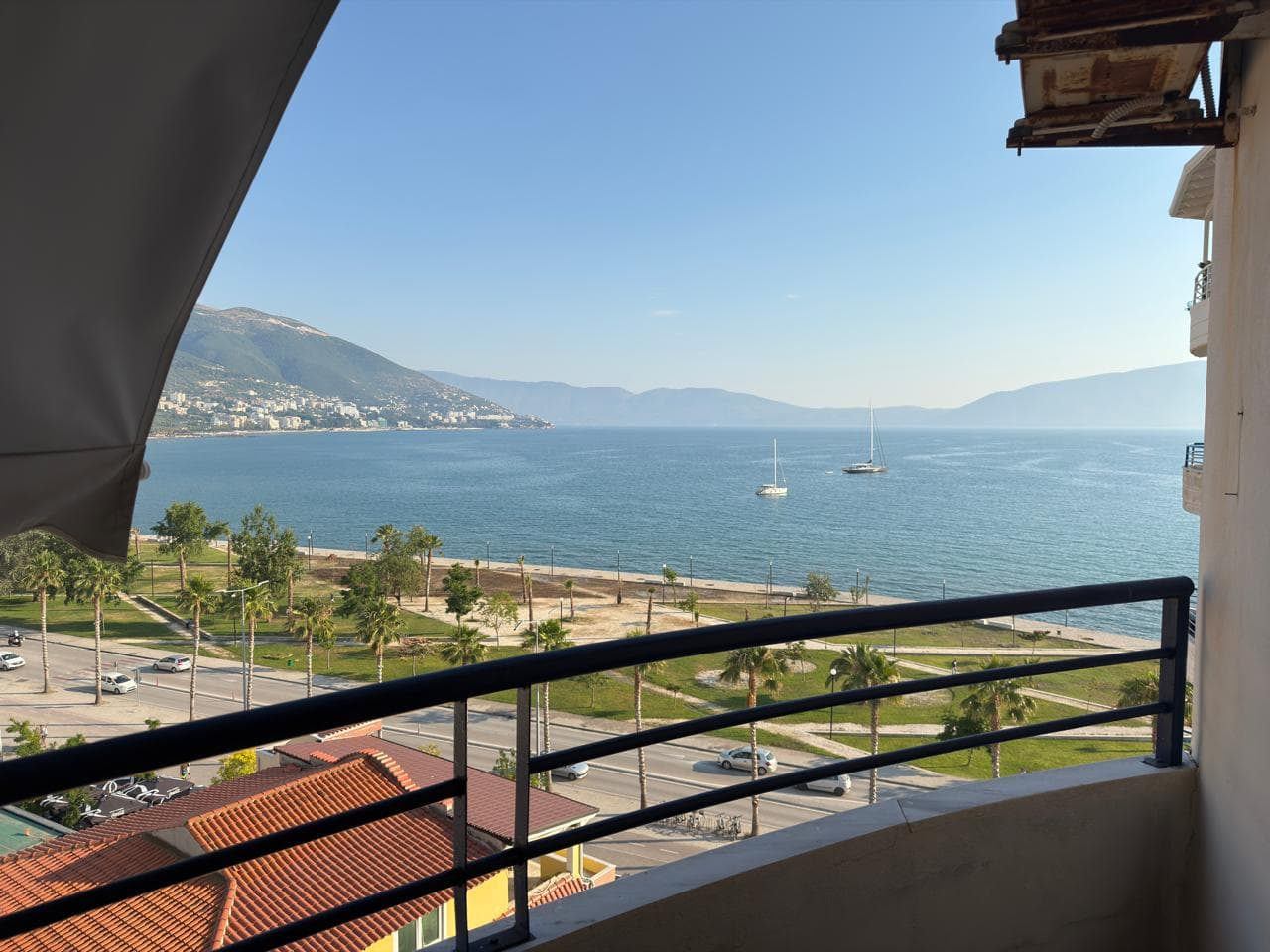 APARTAMENT 1+1 ME QERA – PAMJE DETI, LUNGOMARE, VLORE