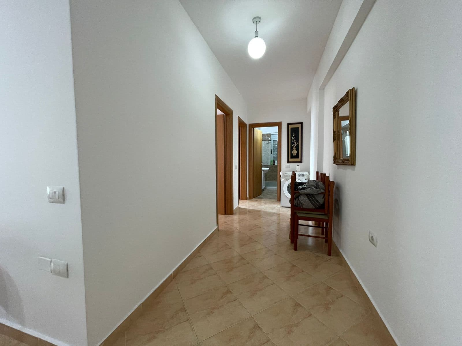 SHITET APARTAMENT 2+1 ME PAMJE ANESORE DETI NE LUNGOMARE, VLORE 2