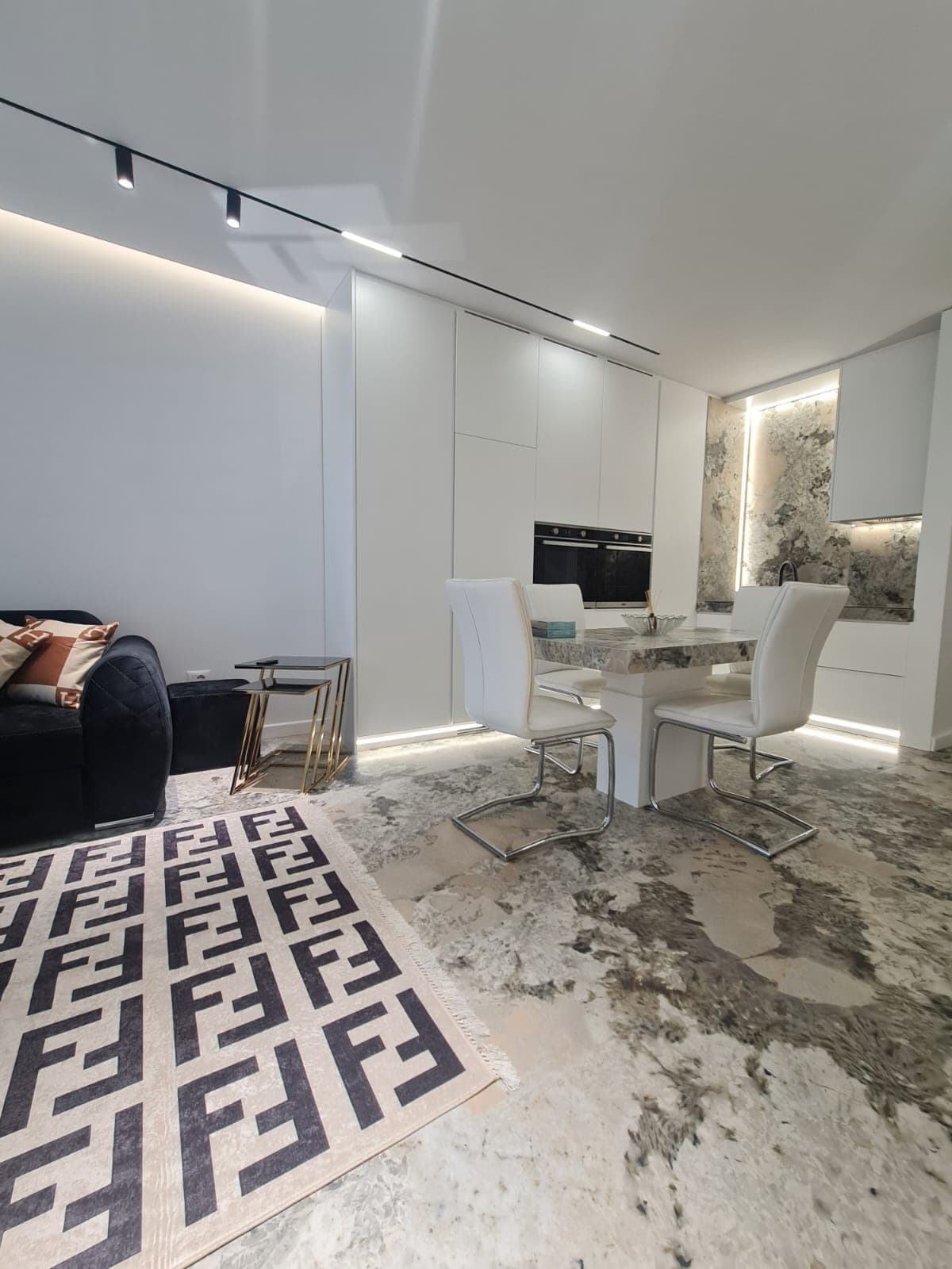 APARTAMENT 1+1 LUKSOZ ME PAMJE NGA LIQENI I THATE – PRANE RADISSON, TIRANE 4