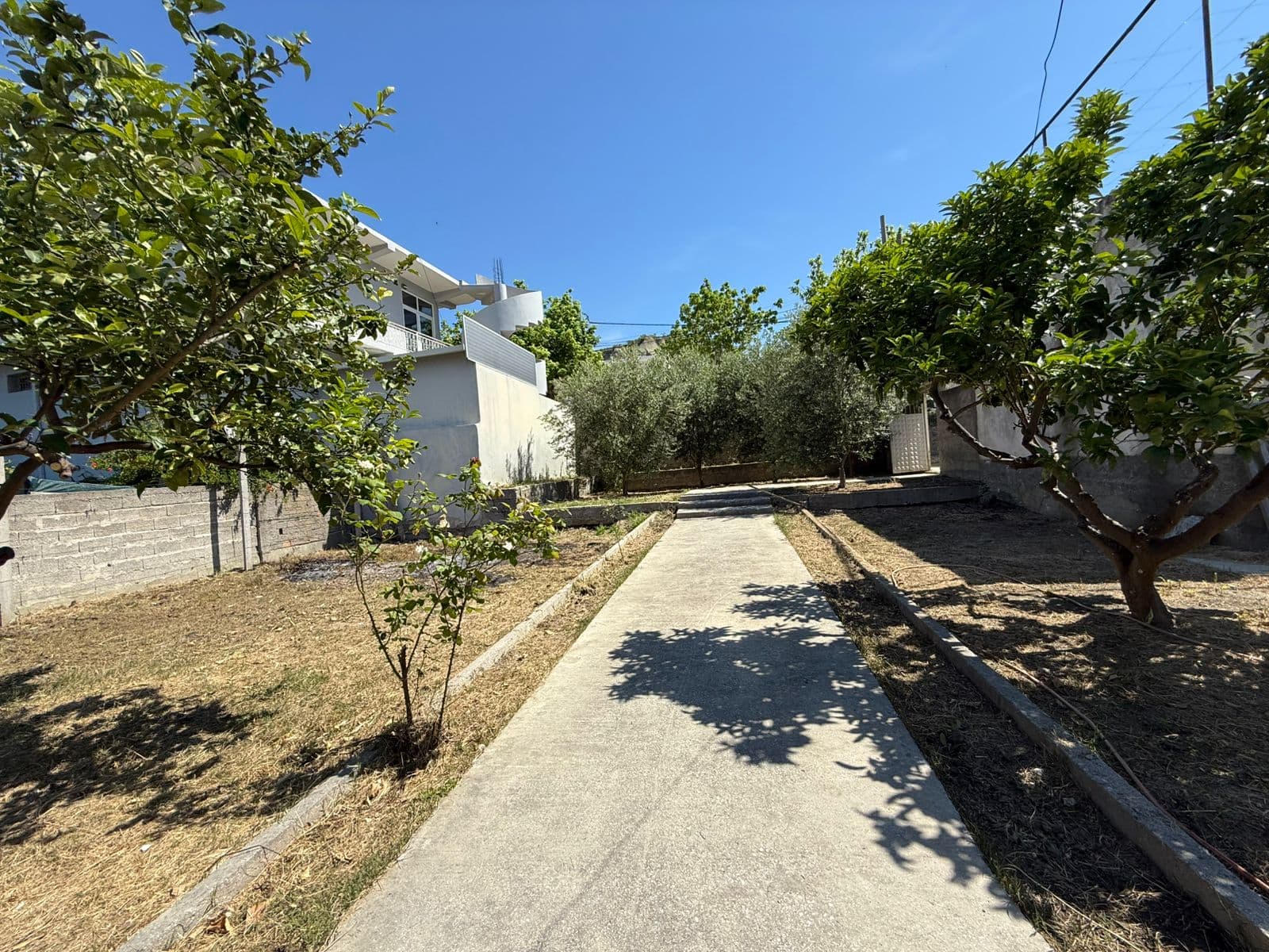 SHTEPI PRIVATE + TOKE NE FABRIKEN E CIMENTOS, VLORE 3