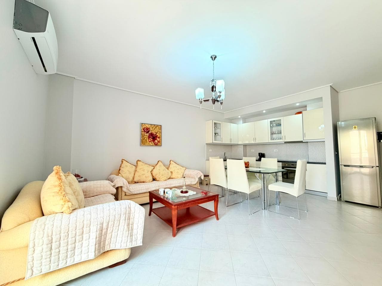 SHITET APARTAMENT 2+1 ME PAMJE DETI – VIJE E DYTE LUNGOMARE, VLORE 3
