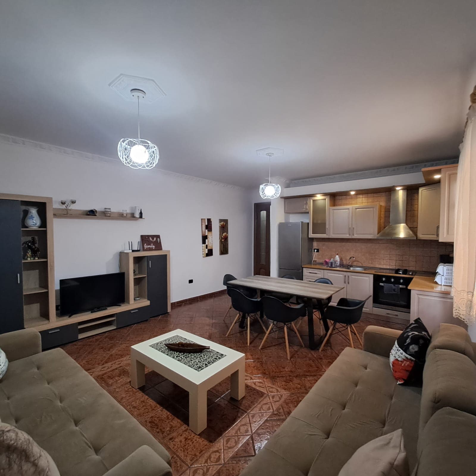 APARTAMENT 2+1 ME QERA AFATGJATE PRANE PORTIT, VLORE 3