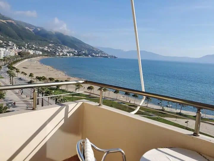 JEPET ME QERA AFATGJATE APARTAMENT 2+1 ME PAMJE DETI NE LUNGOMARE, VLORE 2
