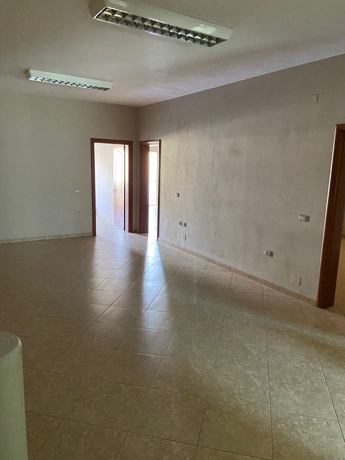 JEPET ME QERA AMBJENT PER ZYRA AFER KOMUNES SE PARISIT, TIRANE 2