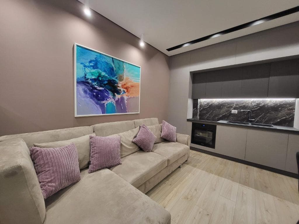 JEPET ME QERA AFATGJATE STUDIO NE LUNGOMARE, VLORE 3
