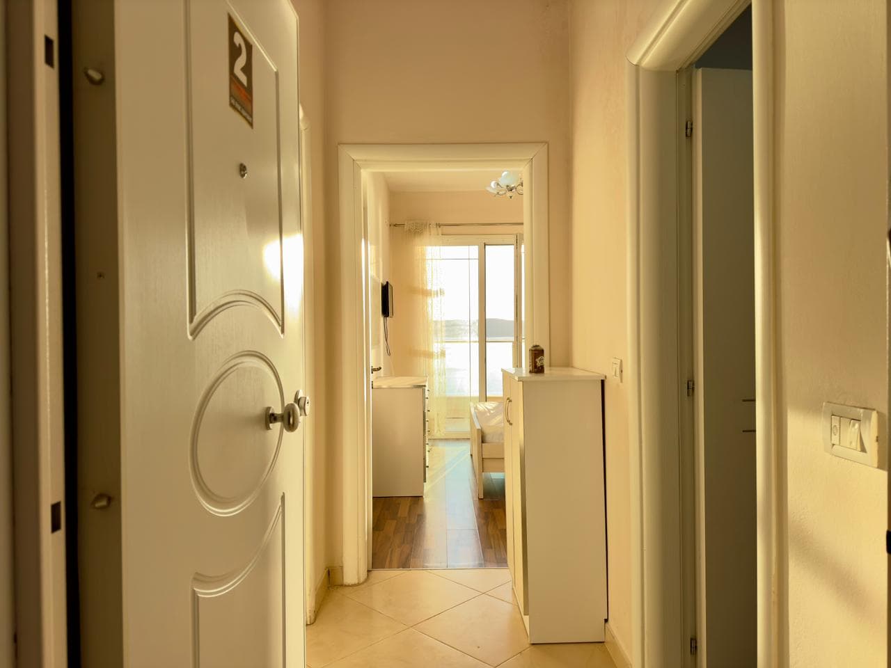 APARTAMENT EKSKLUZIV 1+1 ME QERA NË VLORË – PAMJE BALLORE DETI, KALAJA 4