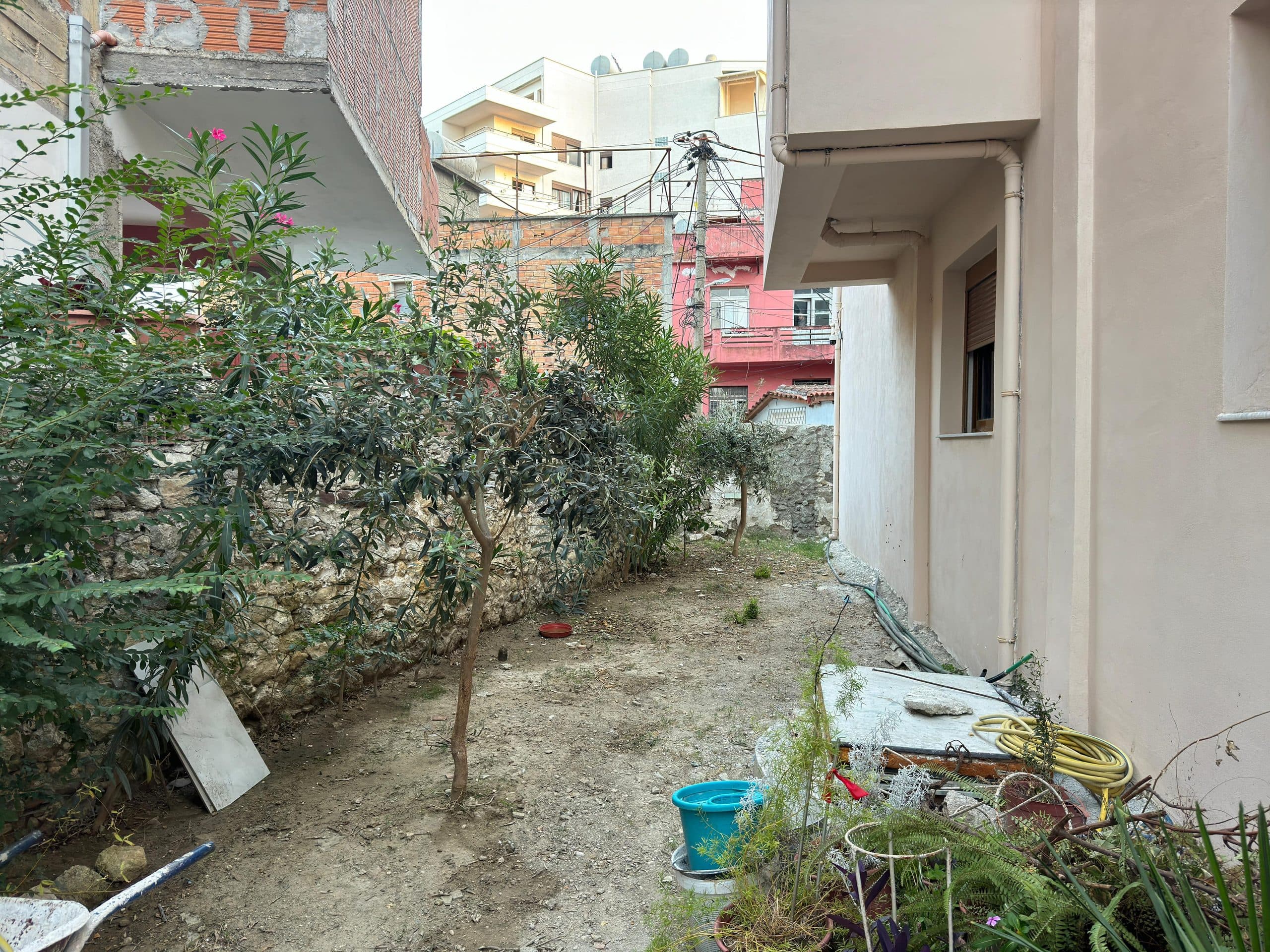 SHITET SHTEPI PRIVATE 3 KATESHE NE QENDREN ANTIKE MURADIE 4