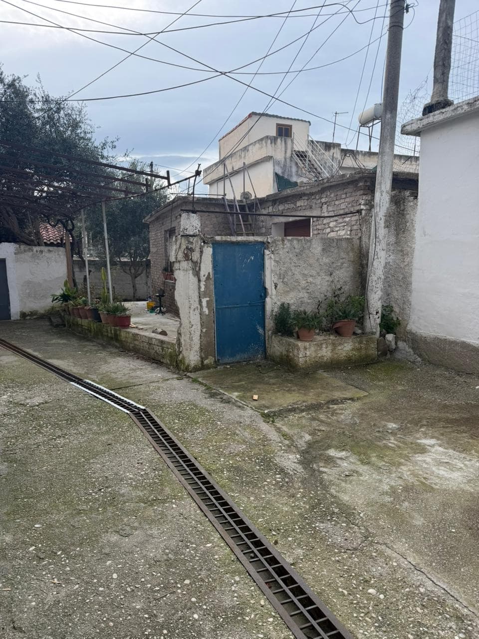 SHITET TRUALL + NDERTESE E VJETER PRANE BASHKISE VLORE 4