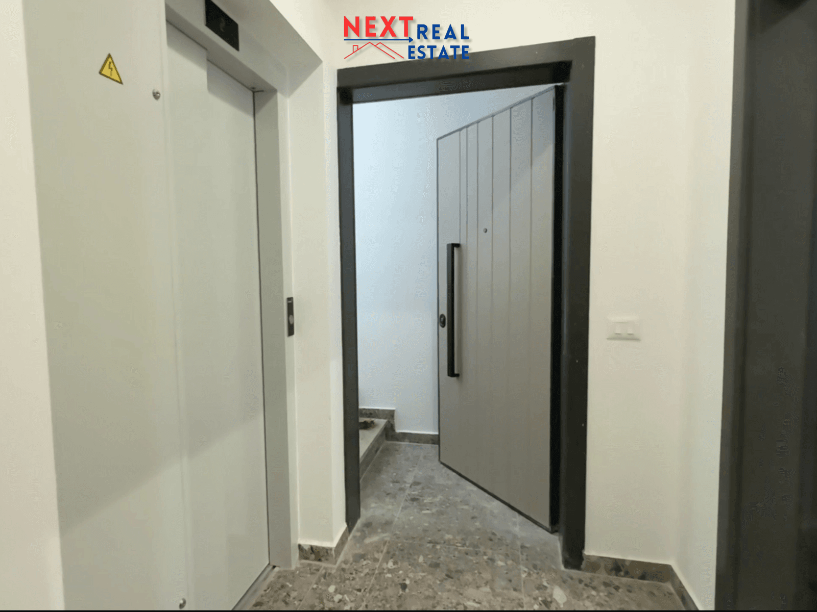 APARTAMENT PËR SHITJE – NË ZEMËR TË TIRANËS, ME HYRJE PRIVATE! 2