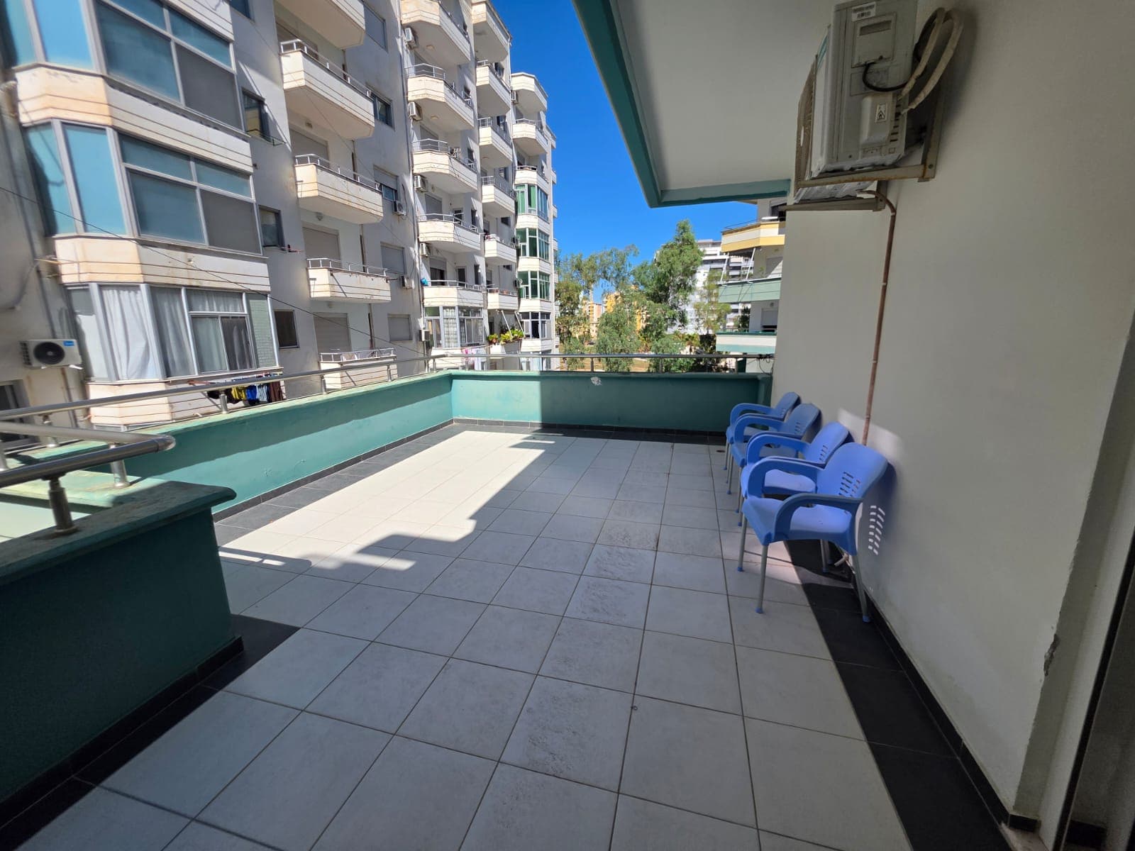 APARTAMENT 2+1 ME QERA NE LUNGOMARE VLORE