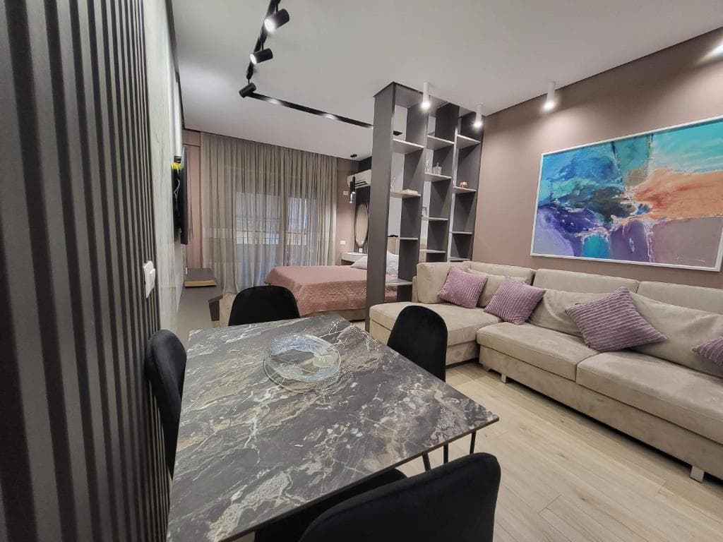 JEPET ME QERA AFATGJATE STUDIO NE LUNGOMARE, VLORE 4