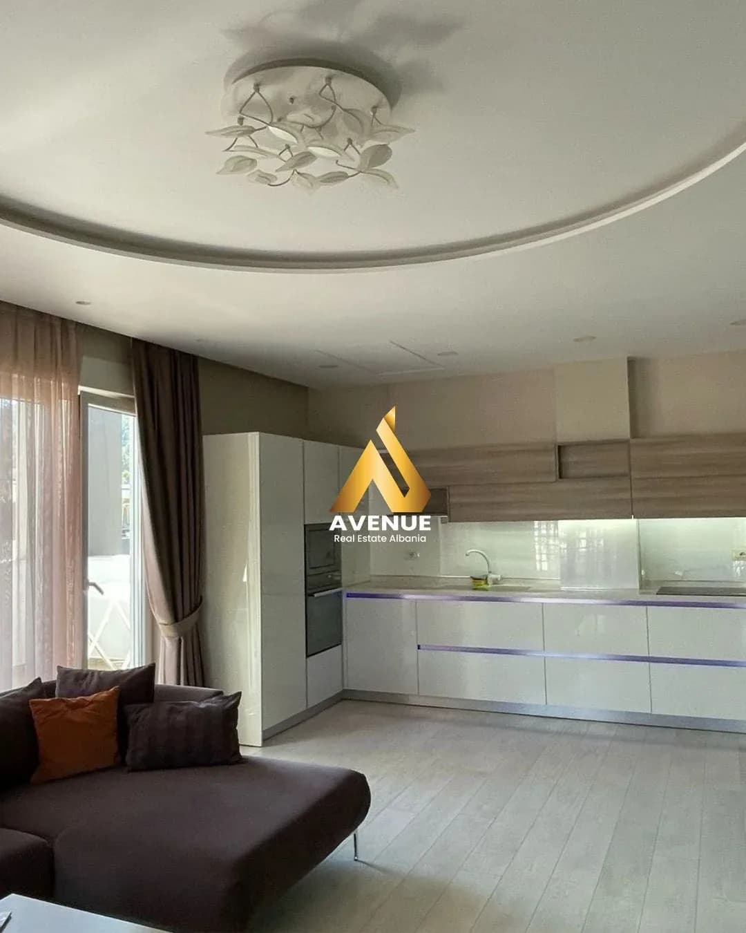 JEPET ME QERA APARTAMENT LUKSOZ 3+1+2 – LIQENI I THATË, TIRANË